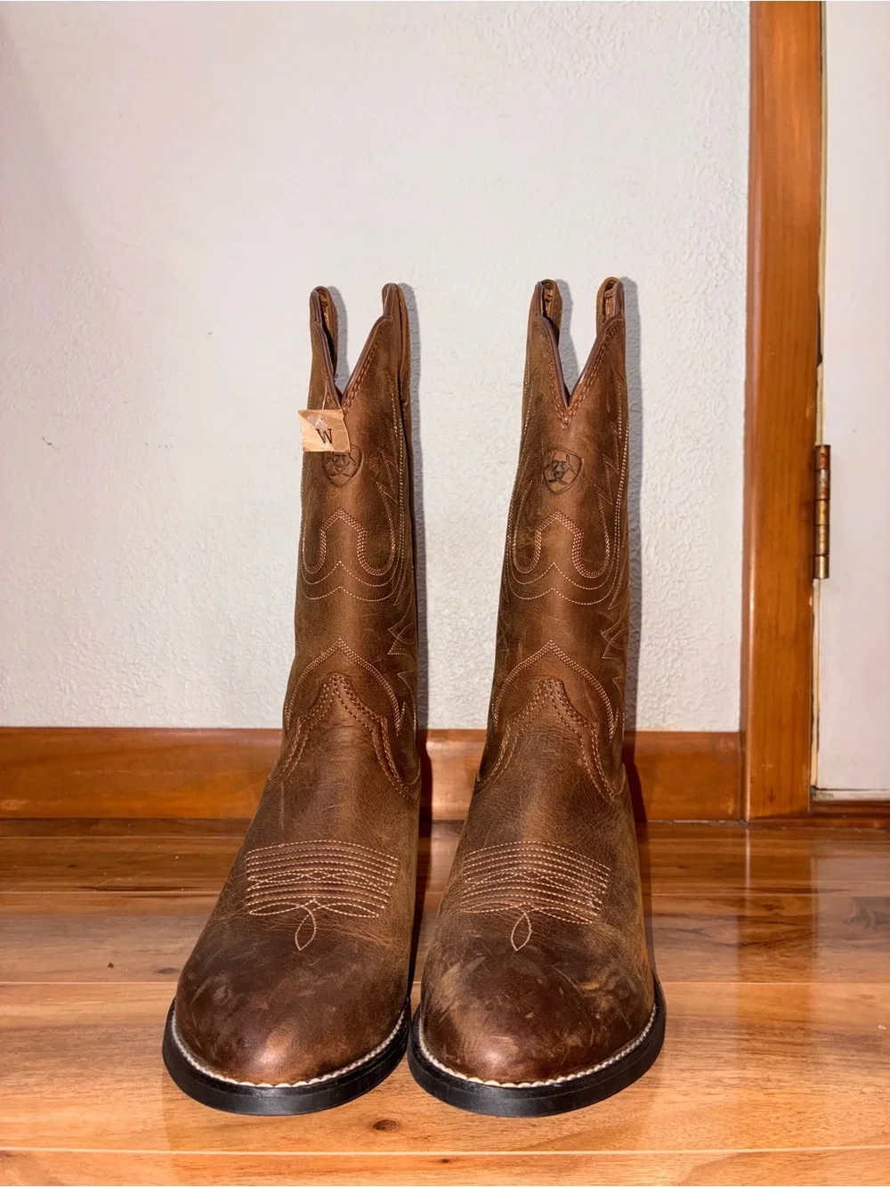 Ariat Women’s Heritage Round Toe Western Cowboy/Cowgirl Boots- size 8 C